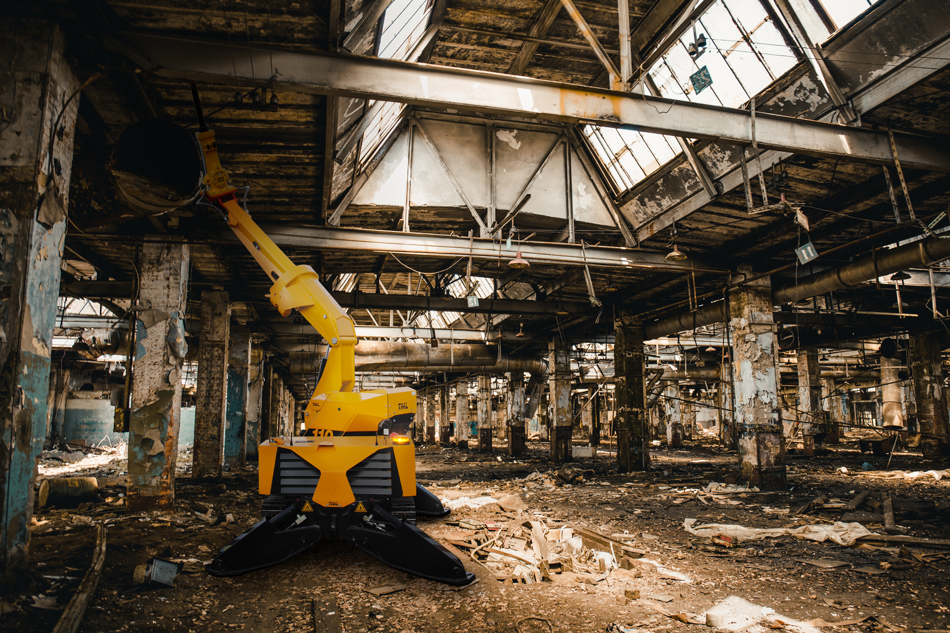 Remote Machine Material Professional Demolition International - Remotely controlled machine ...